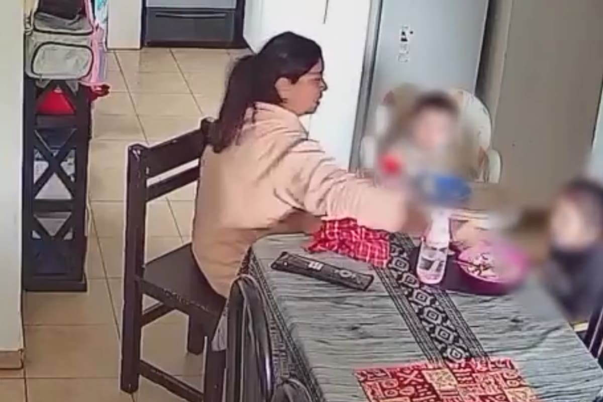 El momento del maltrato, que fue captado por las cámaras