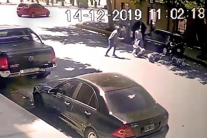 El momento del mortal ataque al británico Matthew Gibbard frente al hotel Faena, en Puerto Madero