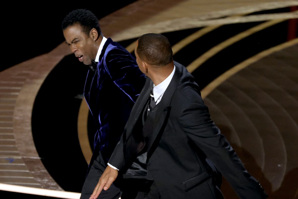El momento del Oscar 2022 que pasará a la historia: el cachetazo de Will Smith a Chris Rock en el escenario, frente a las cámaras y a la vista de todo el planeta