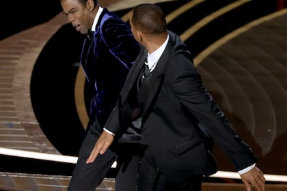 El momento del Oscar 2022 que pasará a la historia: el cachetazo de Will Smith a Chris Rock en el escenario, frente a las cámaras y a la vista de todo el planeta