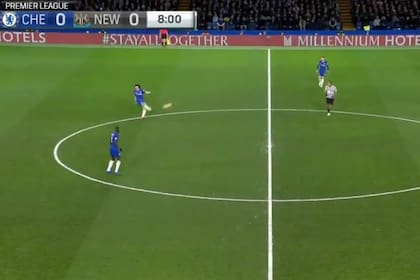 El momento del pase de David Luiz a Pedro en Chelsea-Newcastle
