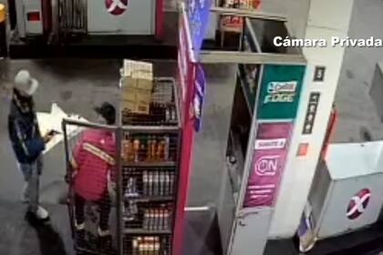 El momento del robo quedó registrado por una cámara de seguridad