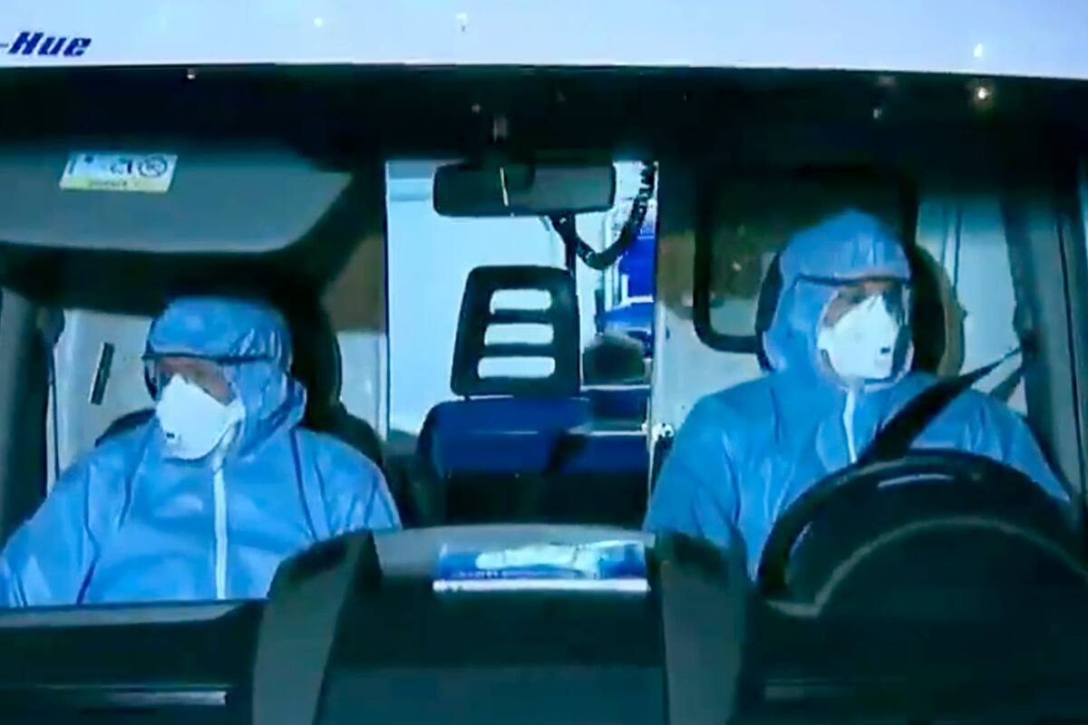 El momento del traslado del primer paciente con coronavirus en la Argentina Crédito: Imagen de TV