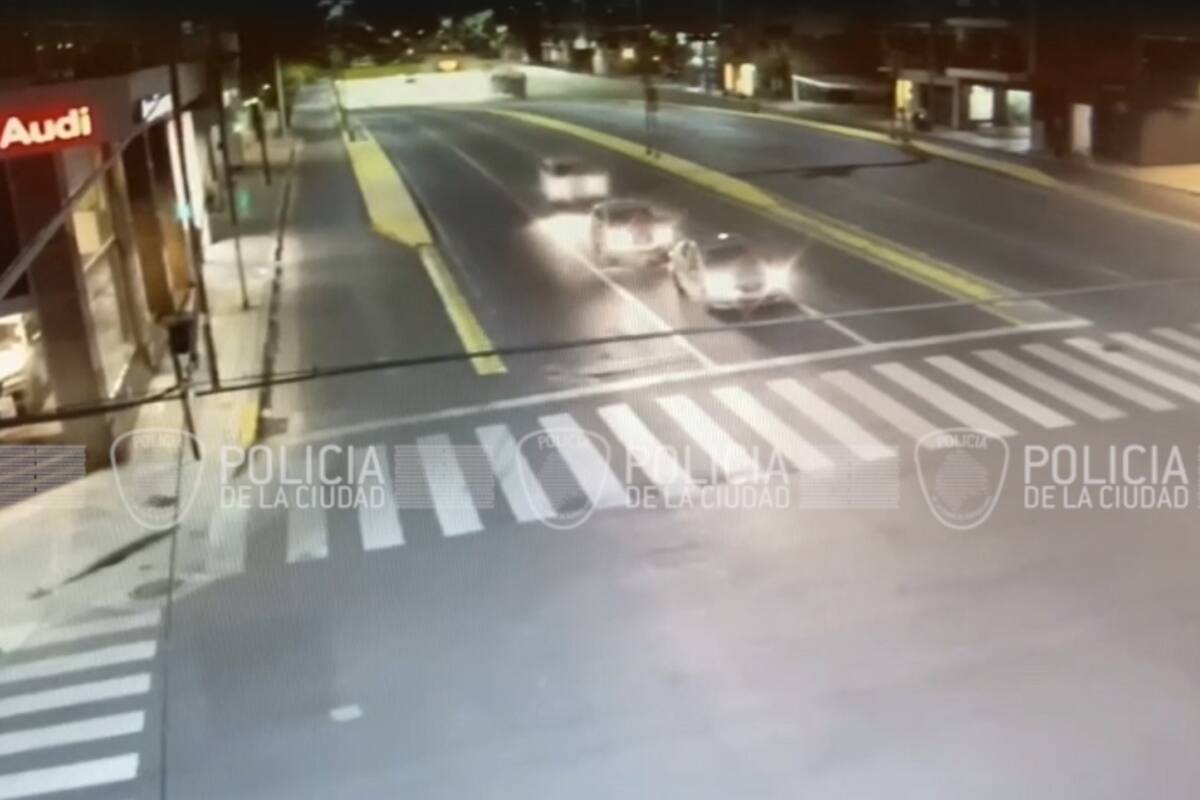 El momento del triple choque en el barrio de Belgrano