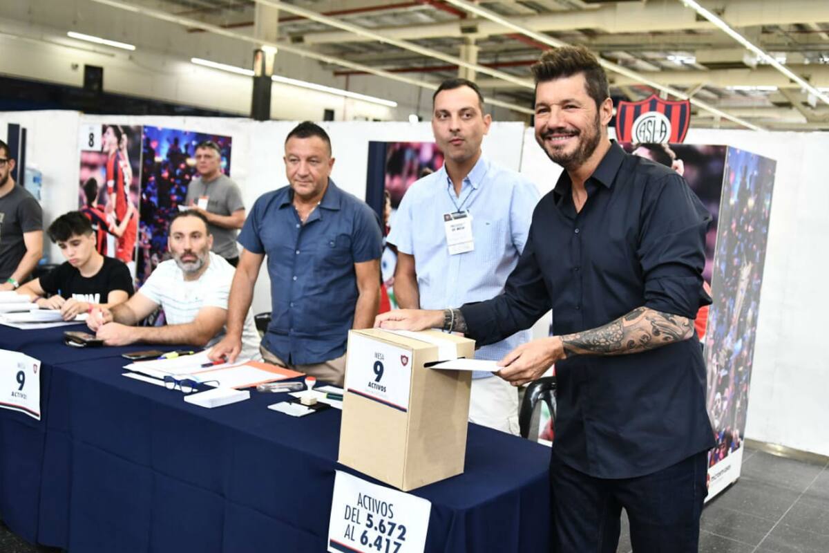 El momento del voto de Tinelli en las instalaciones de San Lorenzo