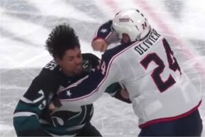 El momento donde Mathieu Olivier le da un golpe de puño al rostro de Ryan Reaves