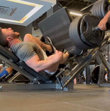 El momento donde una de sus piernas sufre la severa lesión