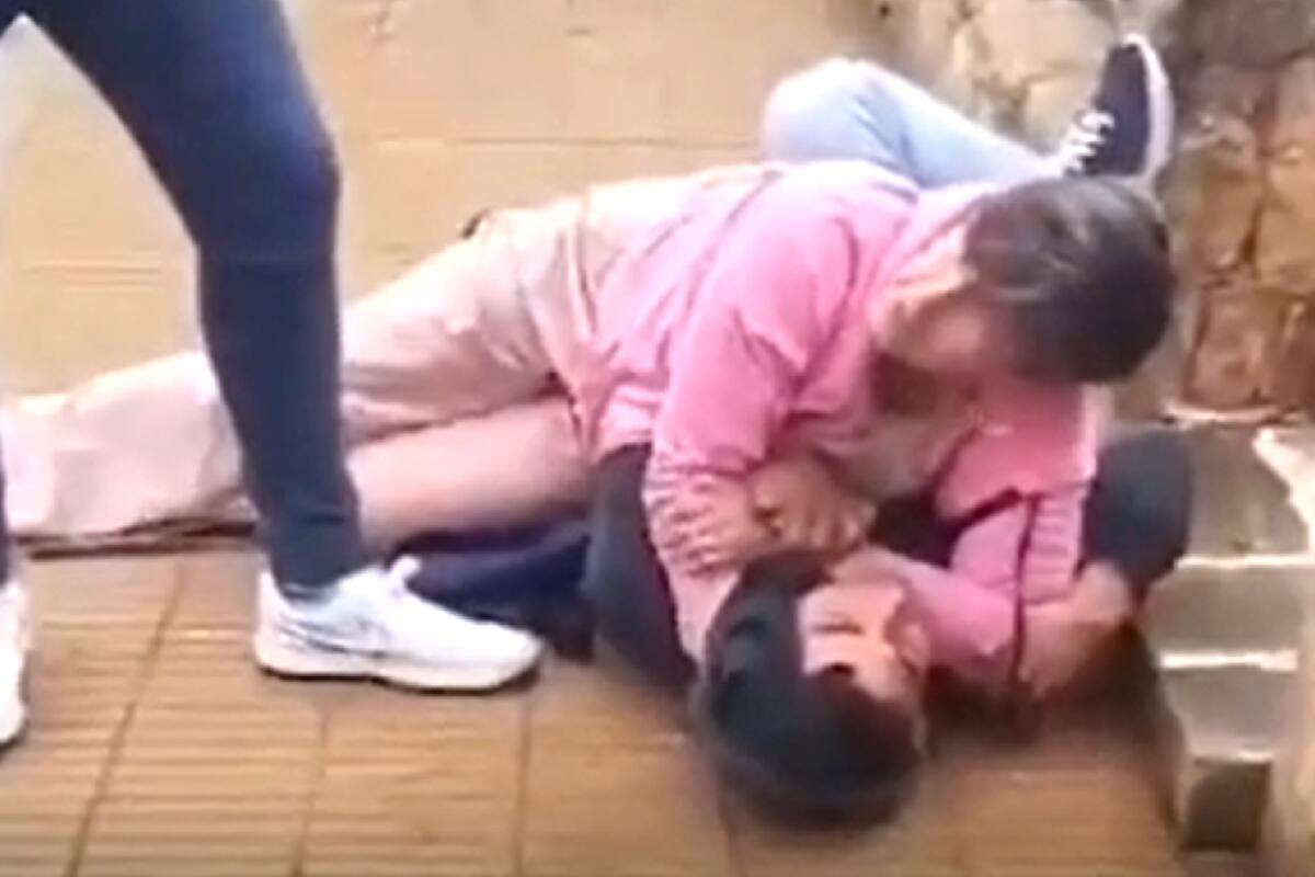 El momento en el que Cristina Basualdo (48) retiene a un ladrón en Ayacucho luego de un intento de robo a un kiosco