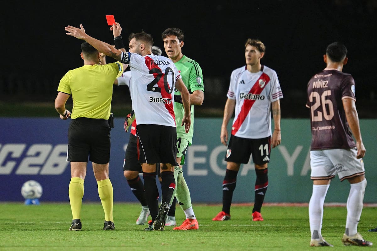 El momento en el que Derlis López expulsa a Beltrán