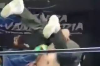 Un árbitro de lucha libre murió tras recibir una llave mortal en el cuadrilátero