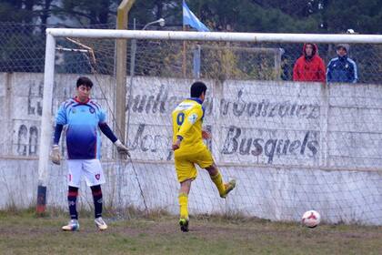 El momento en el que el arquero se deja hacer el gol