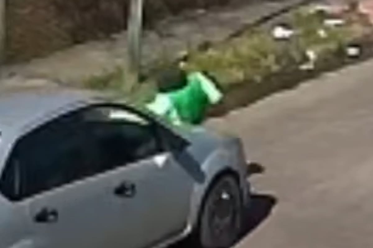 El momento en el que el conductor de la app atropella al ciclista
