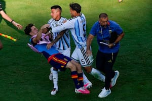 La sorpresa por la sanción a Paredes, la paradoja de las Malvinas y los pasos que seguirá la AFA