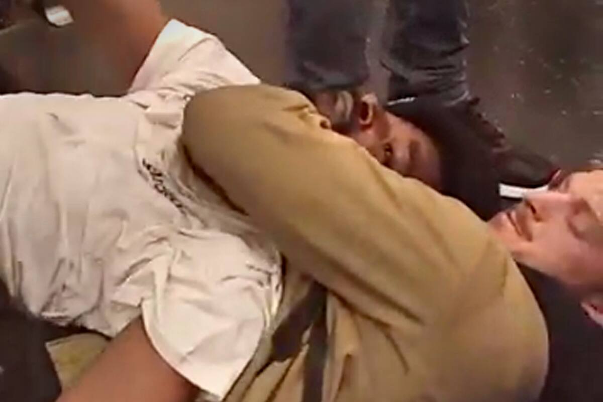 El momento en el que el exmarine realiza una toma a un hombre en el subte y lo mata