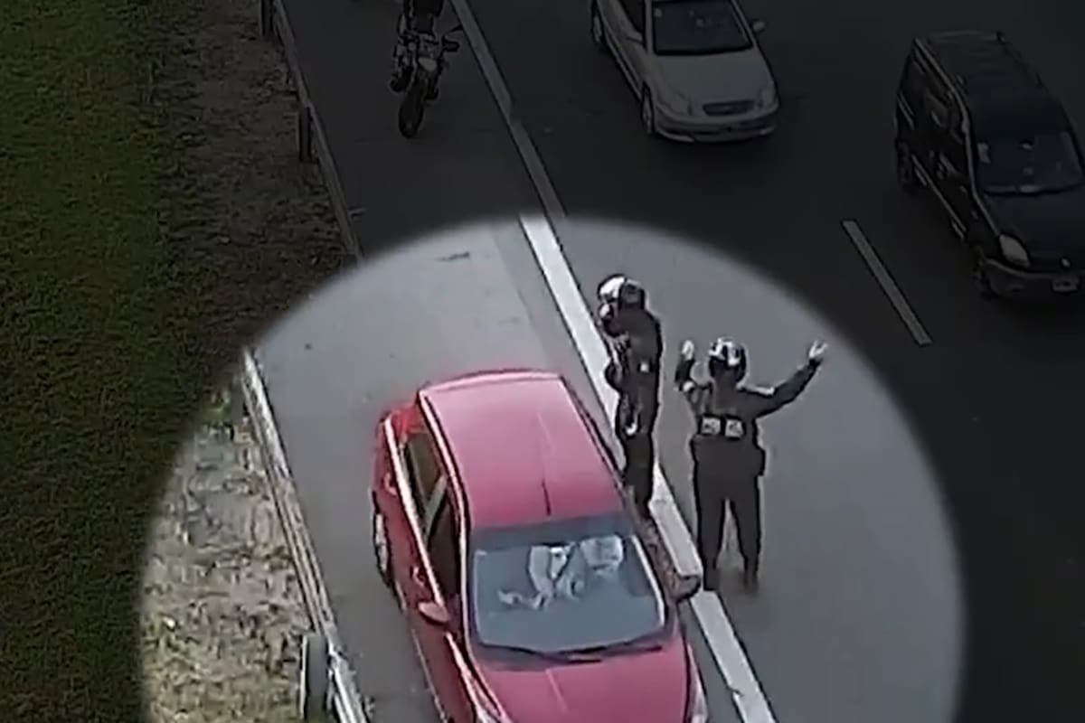 El momento en el que el Ford Ka huye del control policial