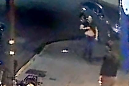 El momento en el que el hombre herido entra en la heladería de Palermo