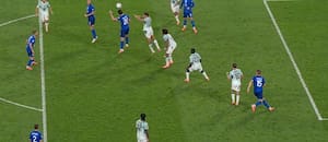 Un roce imperceptible, el chip en la pelota y un gol anulado que desató la polémica en Portugal-Croacia