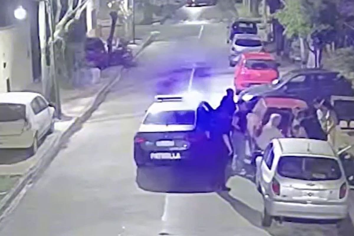 El momento en el que intervino la patrulla municipal