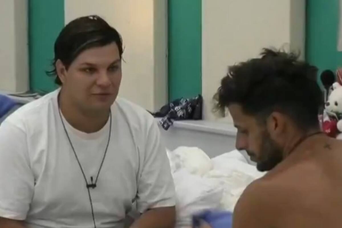 El momento en el que Joel le pide a Emmanuel que no cuente su secreto, el cual fue revelado minutos más tarde (Foto: Captura TV)