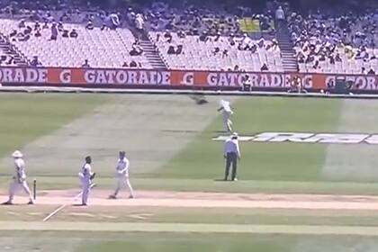 El momento en el que la cámara spider impacta en la cabeza del sudafricano Anrich Nortje