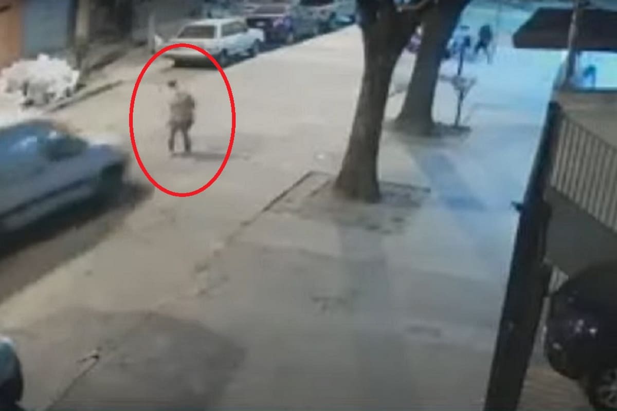 El momento en el que la camioneta atropelló al ladrón
