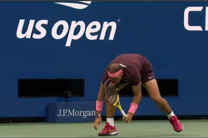 El momento en el que la raqueta impacta en la nariz de Rafael Nadal