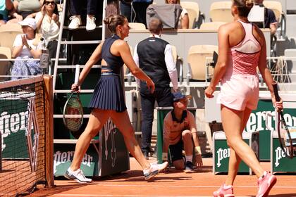 El momento en el que la ucraniana Marta Kostyuk se marcha del partido sin saludar a su vencedora, la bielorrusa Aryna Sabalenka