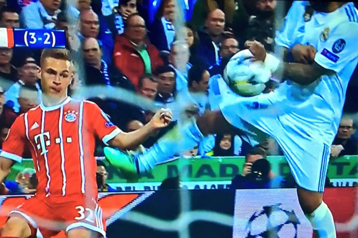 El momento en el que Marcelo comete mano en el área del Madrid