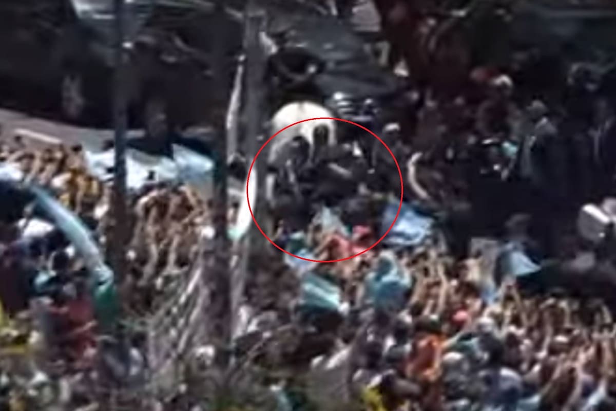 El momento en el que Milei se baja del auto