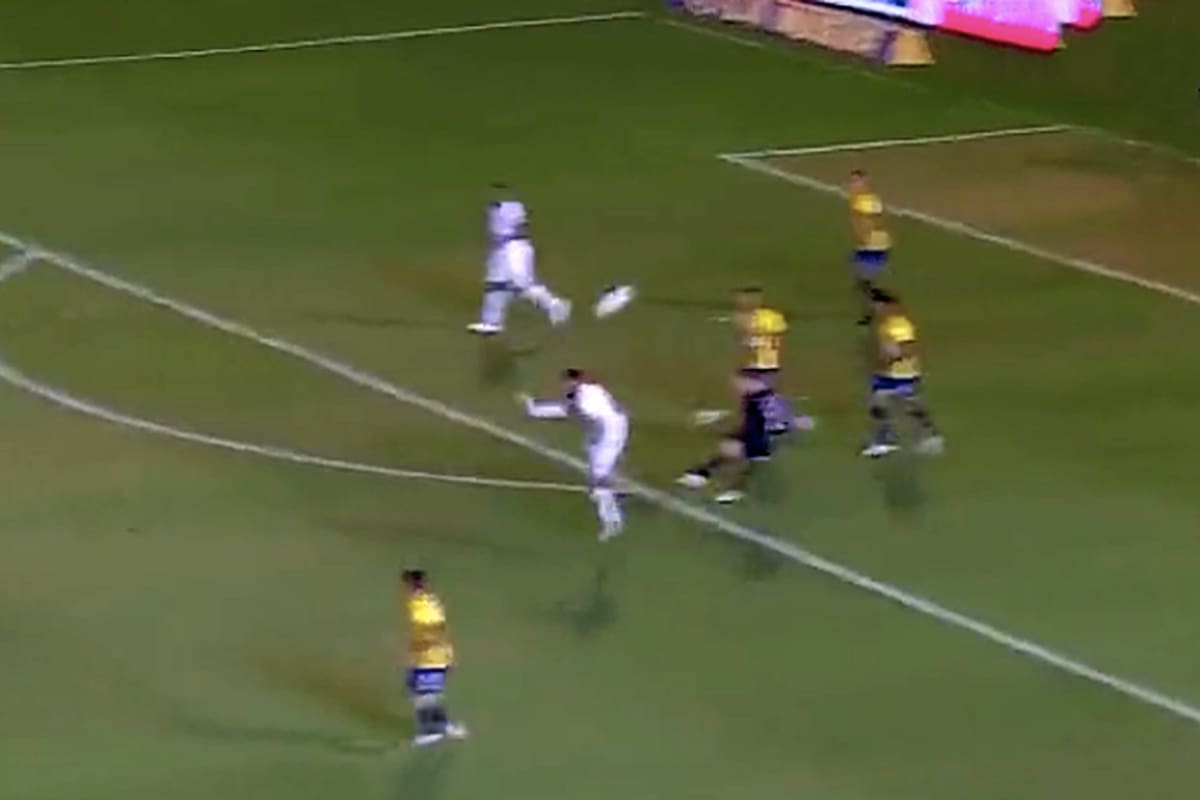 El momento en el que quiere sacar Servio, sin demasiada fortuna...