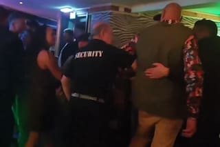 El inquietante momento de un excampeón mundial de boxeo: bebió en exceso y lo echaron de un bar