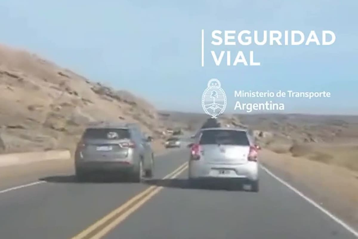 El momento en el que un conductor cordobés realiza un sobrepaso indebido en el Camino de las Altas Cumbres
