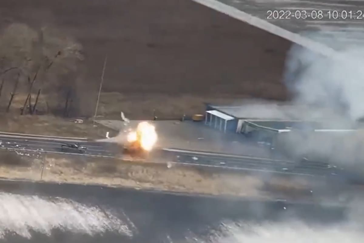 El momento en el que un tanque ruso es destruido por el ejército ucraniano