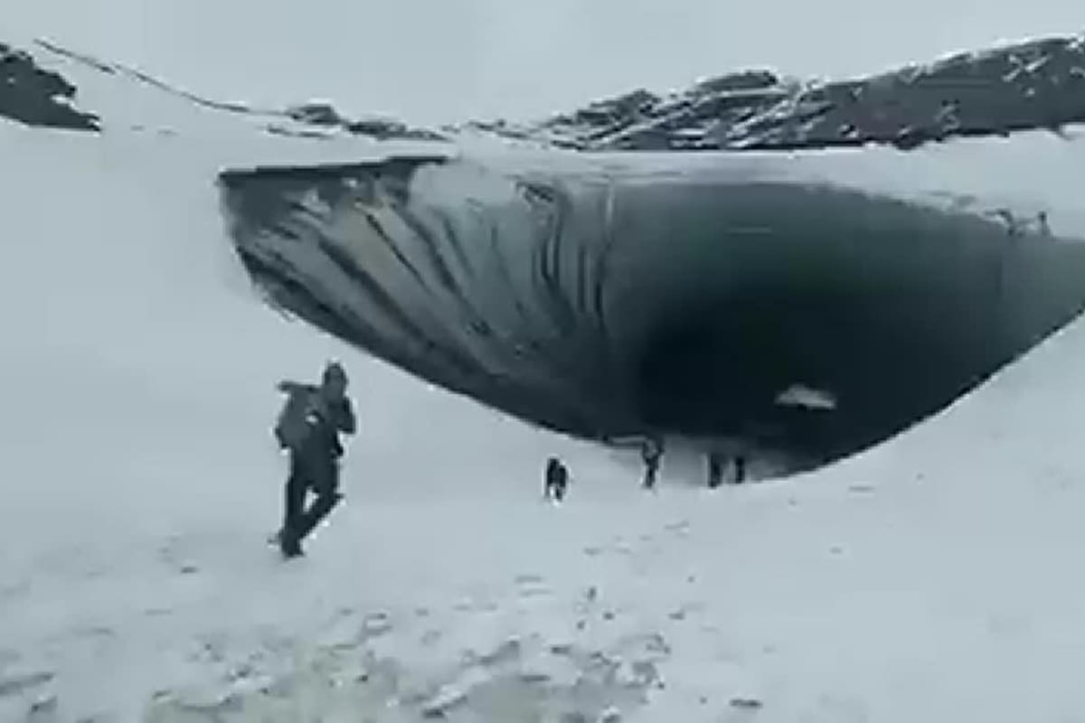 El momento en el que un turista brasileño murió aplastado por un trozo de hielo