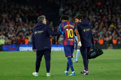 El momento en el que Yamal se retira lesionado ante Celta de Vigo