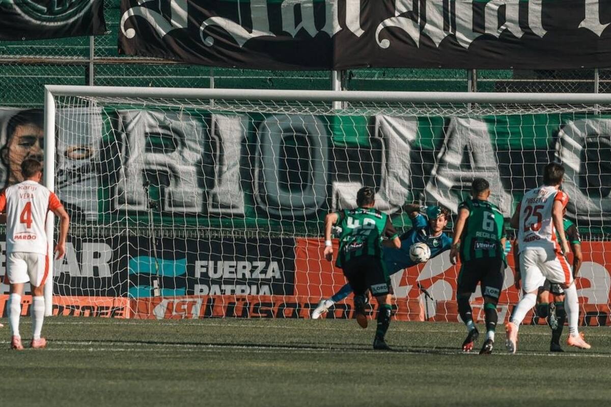 El momento en que Borgogno, arquero de San Martín, le desvía el penal a Galdames; Independiente sigue sin poder ganar en el Clausura