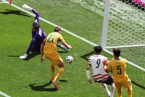 Con el "Capitán América" lesionado, Estados Unidos ya le gana a Australia gracias a un gol en contra