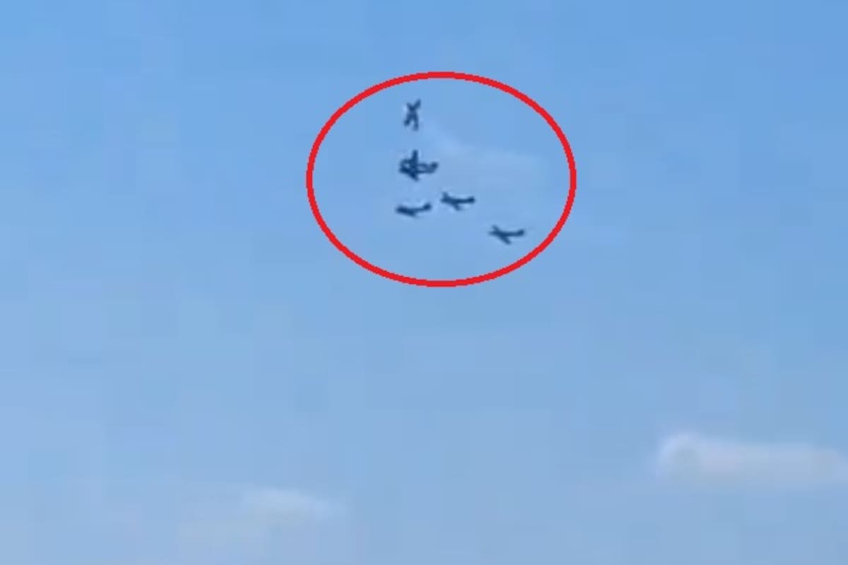 El momento en que colisionan dos aviones durante un show aéreo en Portugal