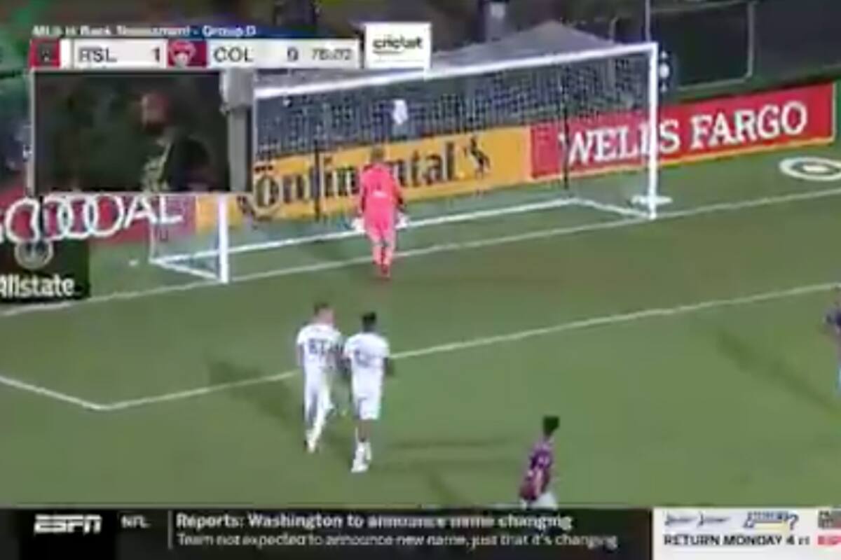 El momento en que Colorado Reeds recibe el segundo tanto que marcó su derrota. Crédito: Captura