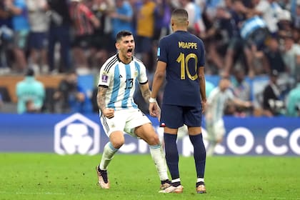 El momento en que Cristian "Cuti" Romero le grita a Kylian Mbappé el gol del 3-2 parcial de Argentina sobre Francia, en la final del Mundial de Qatar