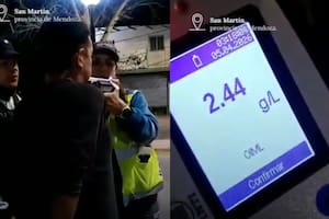 El momento en que el conductor dio positivo en alcoholemia en Mendoza