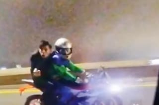 Dos motochorros le apuntaron con un arma a un conductor en la autopista Buenos Aires-La Plata