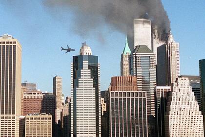El momento en que el segundo avión se acerca a las Torres Gemelas en los atentados del 11 de septiembre (Kelly Guenther/The New York Times)