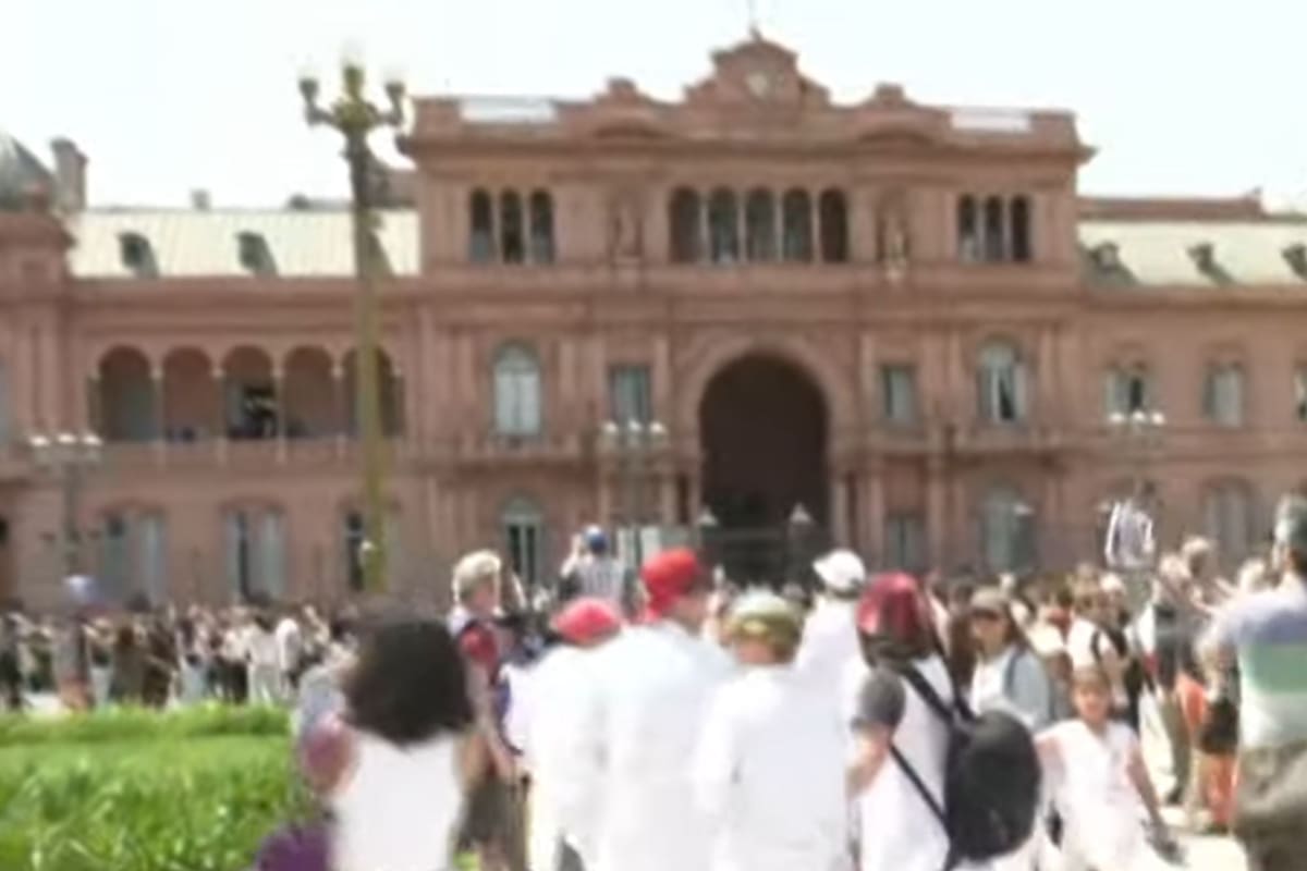 El momento en que estudiantes fueron a quejarse contra Milei