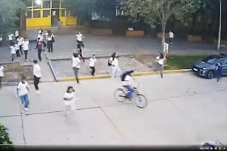 Atacaron en la celda al menor de 16 años que fue acusado como cómplice del asesino inimputable