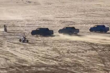 El momento en que la camioneta embiste al motociclista en la plata la frontera, de Pinamar, el pasado viernes