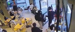 Violento robo de dos motochorros a una pareja cuando tomaba un café en pleno centro de Wilde