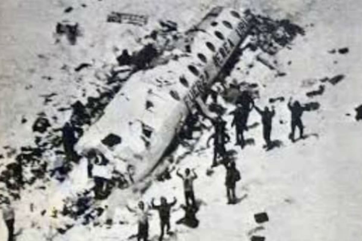 El momento en que los helicópteros de rescate llegan al lugar de la tragedia, en diciembre de 1972