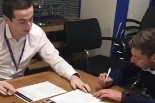 Sala: apareció un inédito video firmando con Cardiff 3 días antes de su muerte