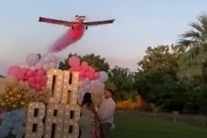 El momento en que se cae el avión en México
